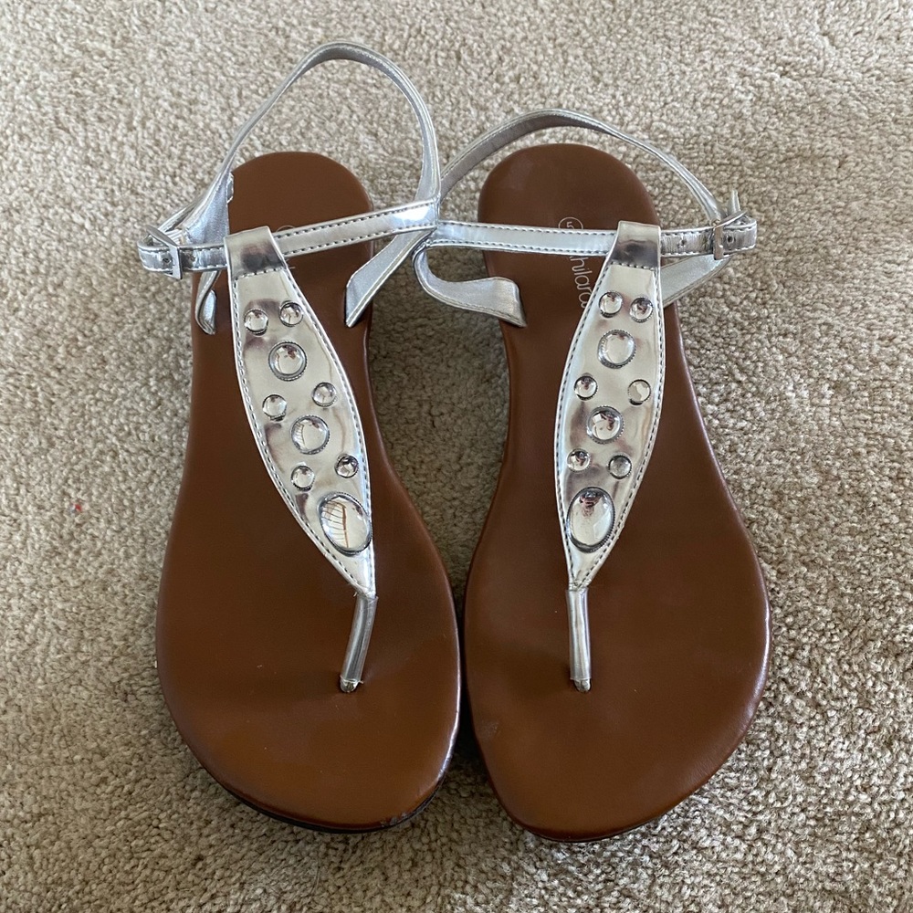 Strappy Silver Sandals with Gems, Size 5🦋